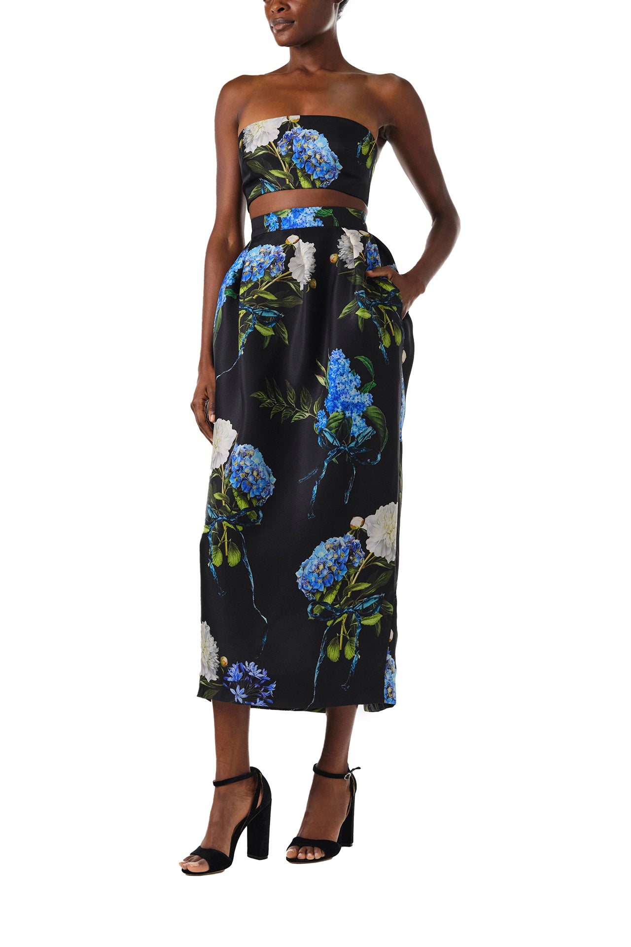 Monique Lhuillier Fall 2024 midi skirt with pockets in Night Sky Multi floral printed gazar - pockets.