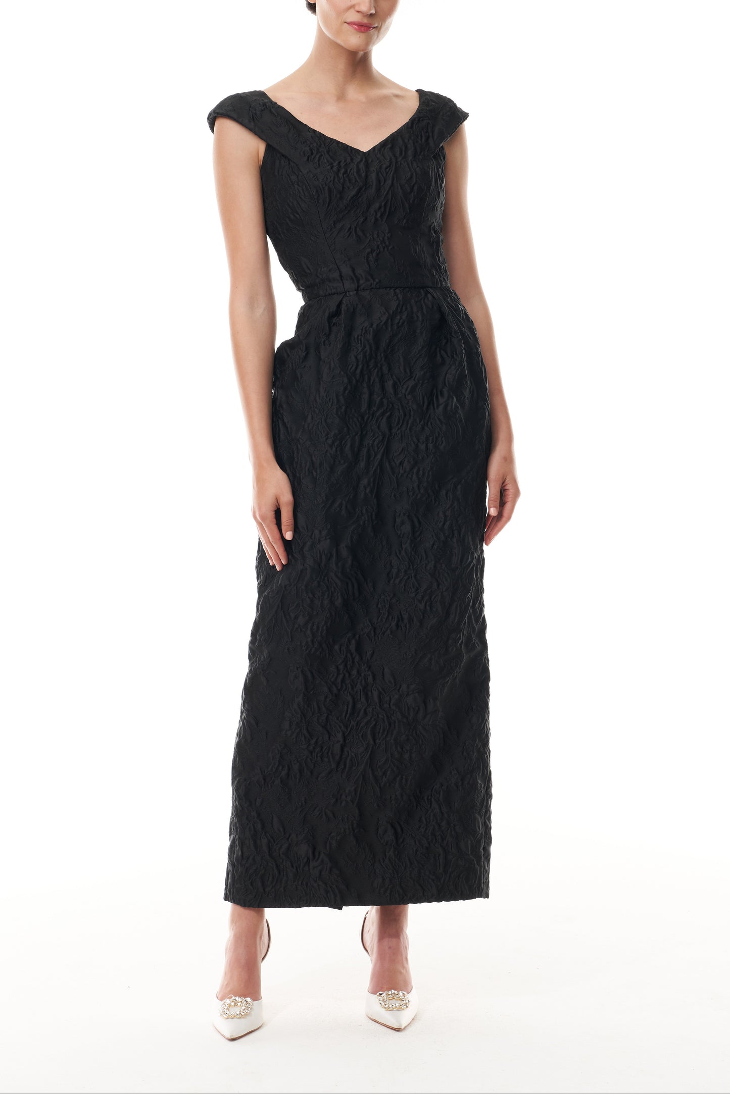 Monique Lhuillier Fall 2025 tea-length v-neck dress with cap sleeve in noir floral jacquard - front.