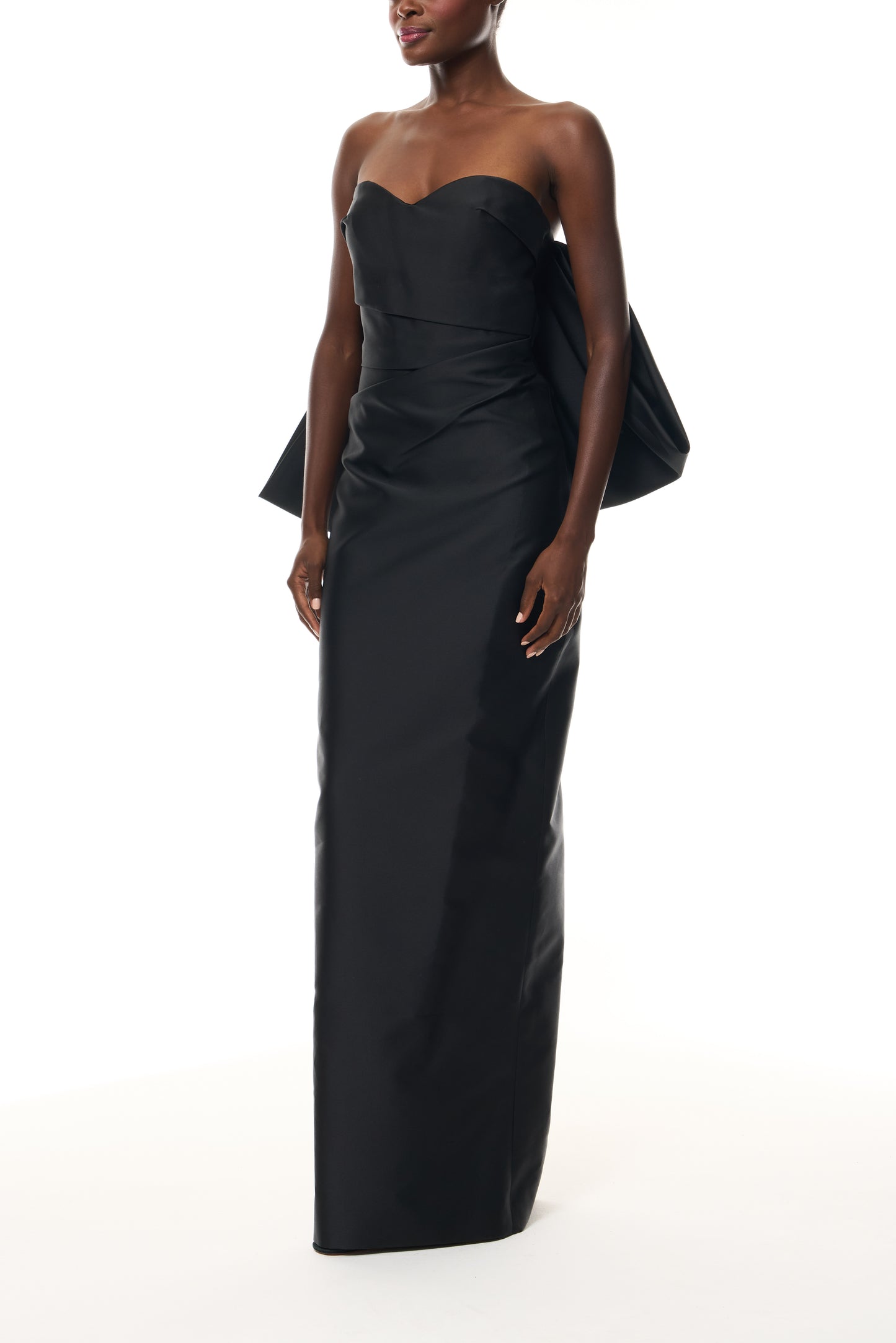 Monique Lhuillier Fall 2025 Noir strapless column gown with sweetheart neckline and back bow draping - side.
