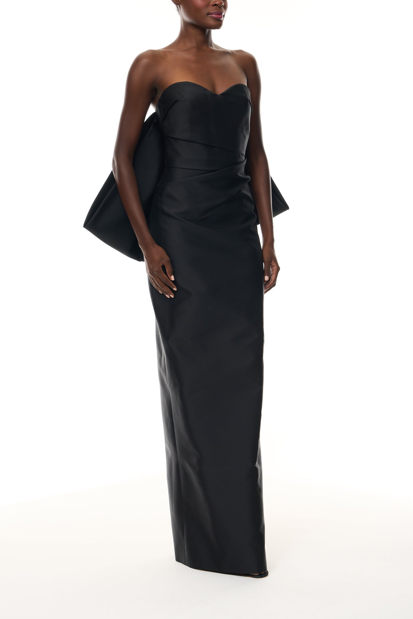 Monique Lhuillier Fall 2025 Noir strapless column gown with sweetheart neckline and back bow draping - front.