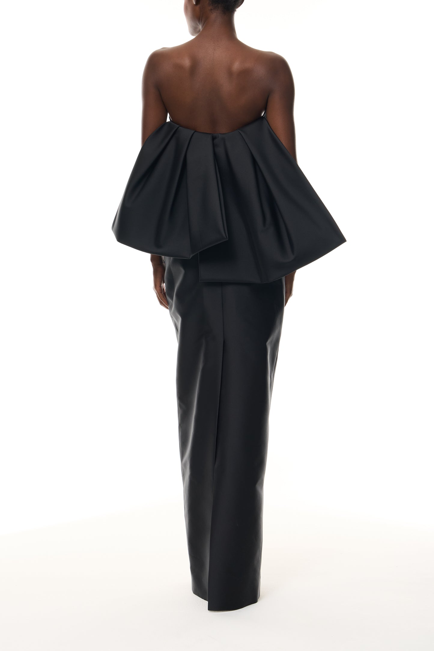 Monique Lhuillier Fall 2025 Noir strapless column gown with sweetheart neckline and back bow draping - back.