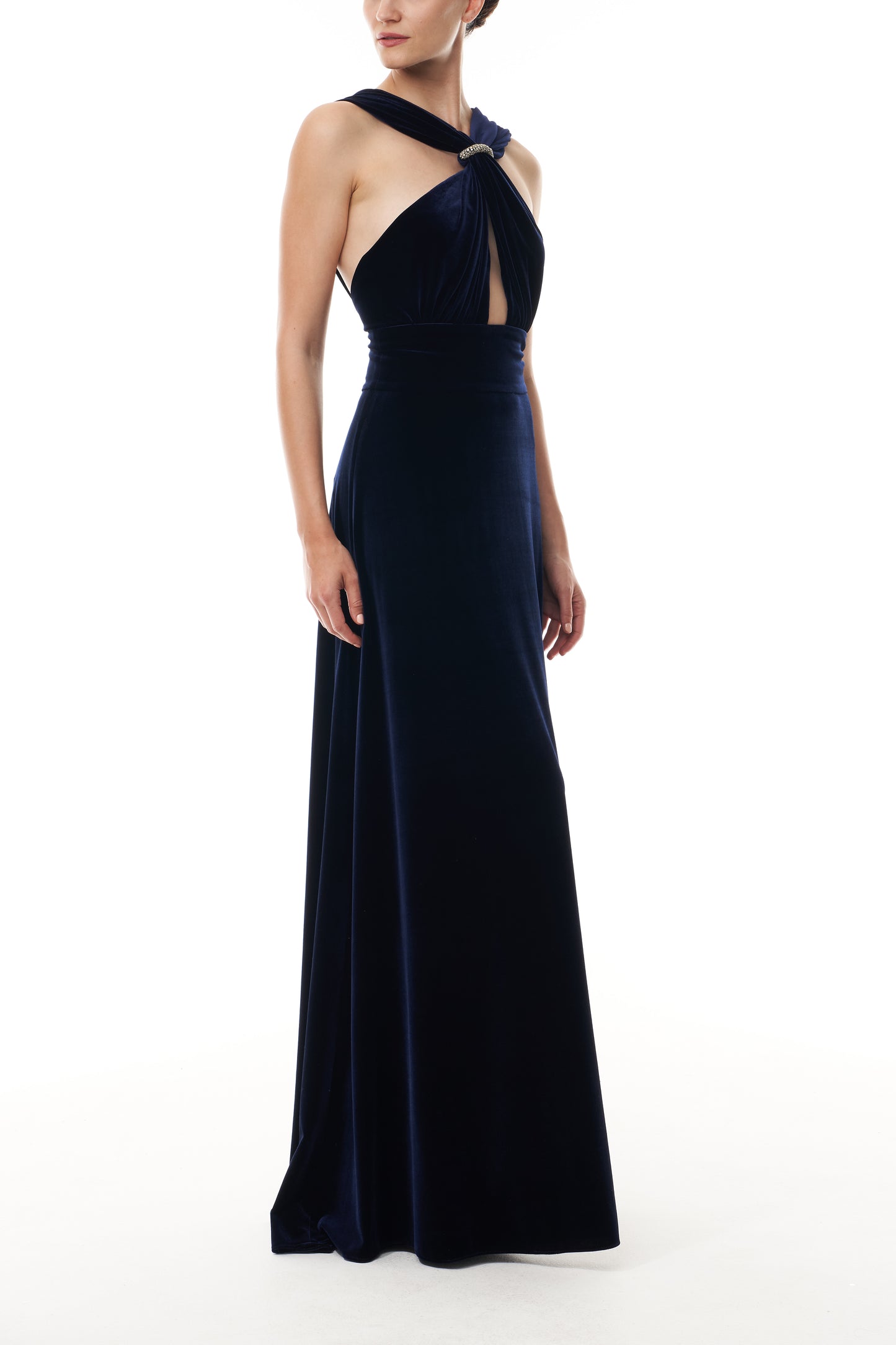 Monique Lhuillier Fall 2025 Ocean stretch velvet Twisted front halter gown with crystal ring - side.