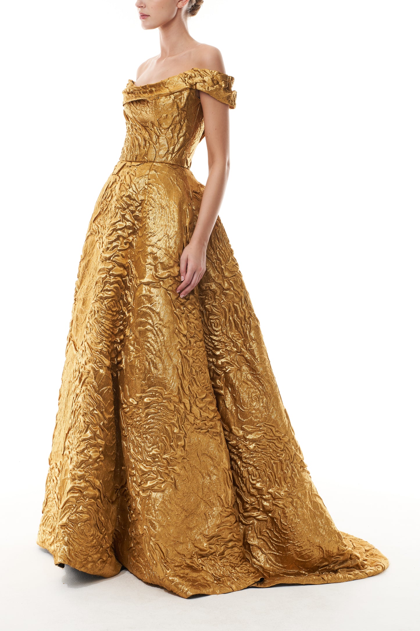 Monique Lhuillier Fall 2025  Gold Lame Rose Jacquard off-the-shoulder ball gown  - side.