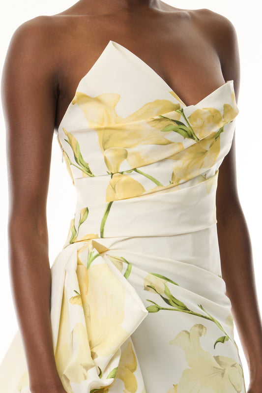 Monique Lhuillier Fall 2026 Pale Yellow/Multi Snapdragon Printed
Faille Strapless draped bodice
gown with side train - fabric.