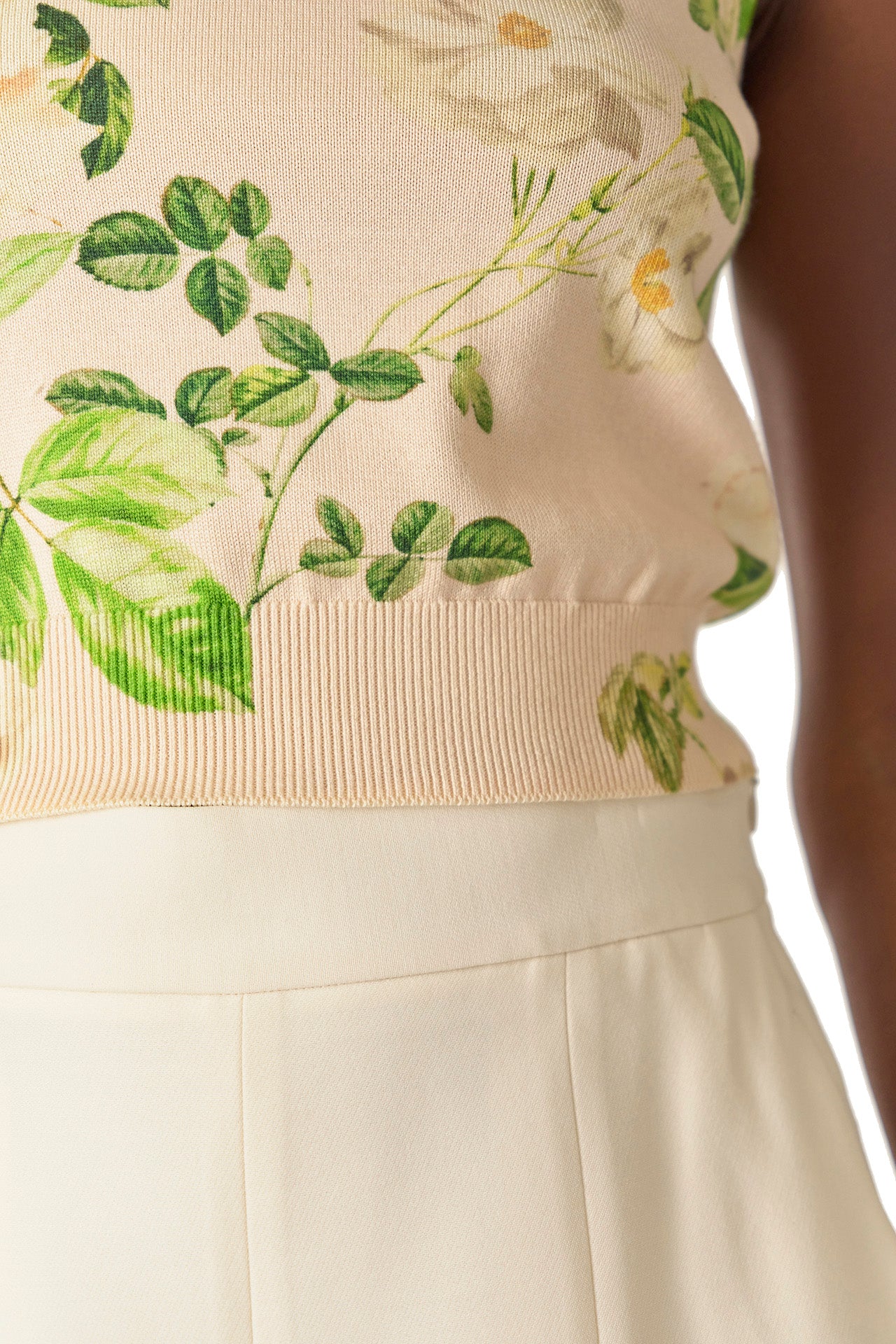 Monique Lhuillier Spring 2025 rose printed knit sleeveless shell in Bellini Multi color - detail.