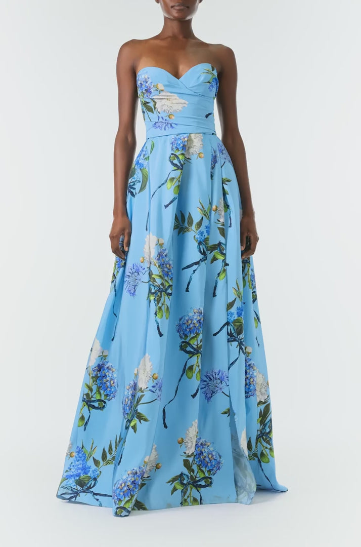 Monique Lhuillier Fall 2024 strapless, a-line gown with sweetheart neckline and high leg slit in Sky Blue Hydrangea printed silk faille - video.