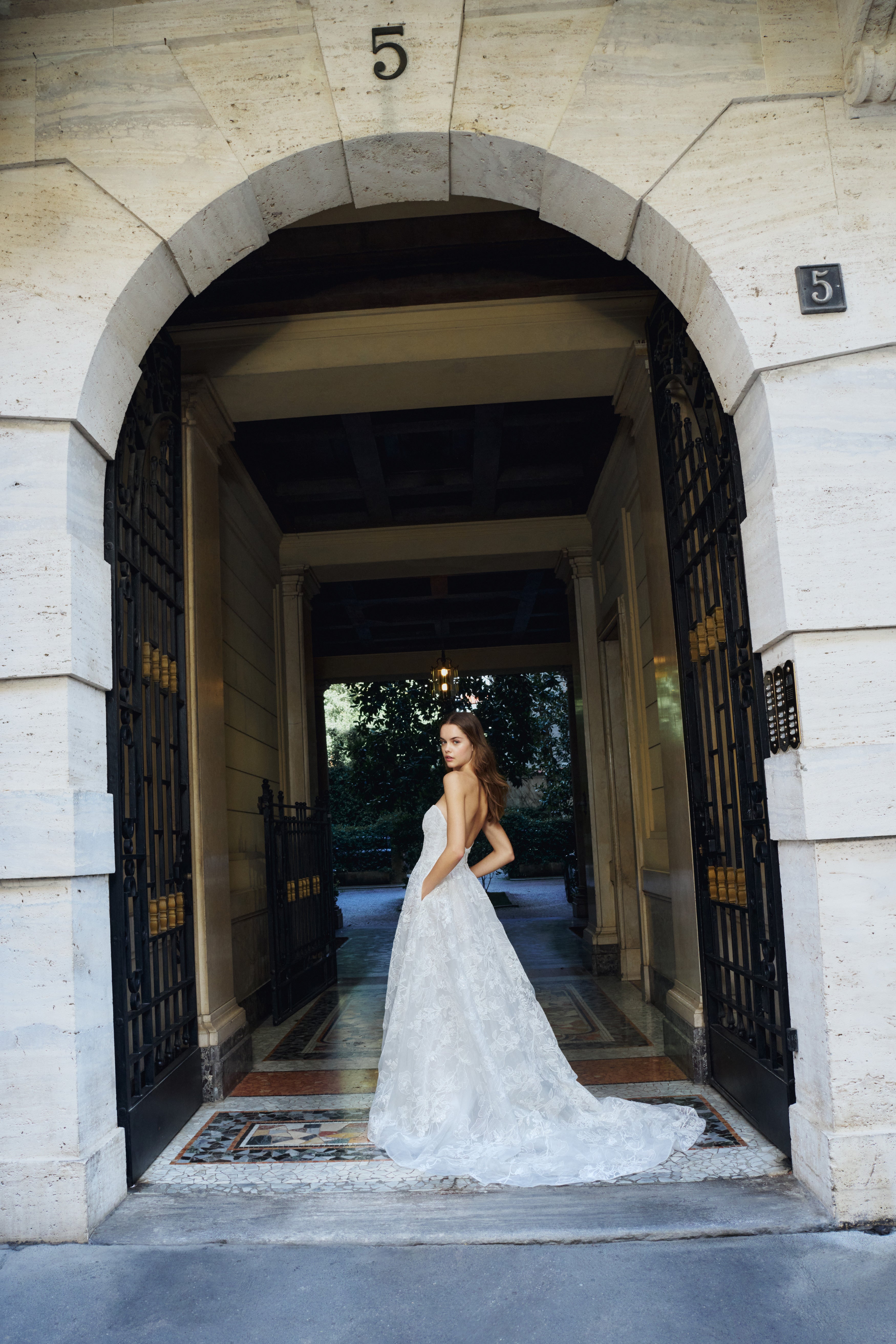 WMICHAEL  ANNALISE-アナリーズ Fall 2025 Bliss Lookbook – Monique Lhuillier