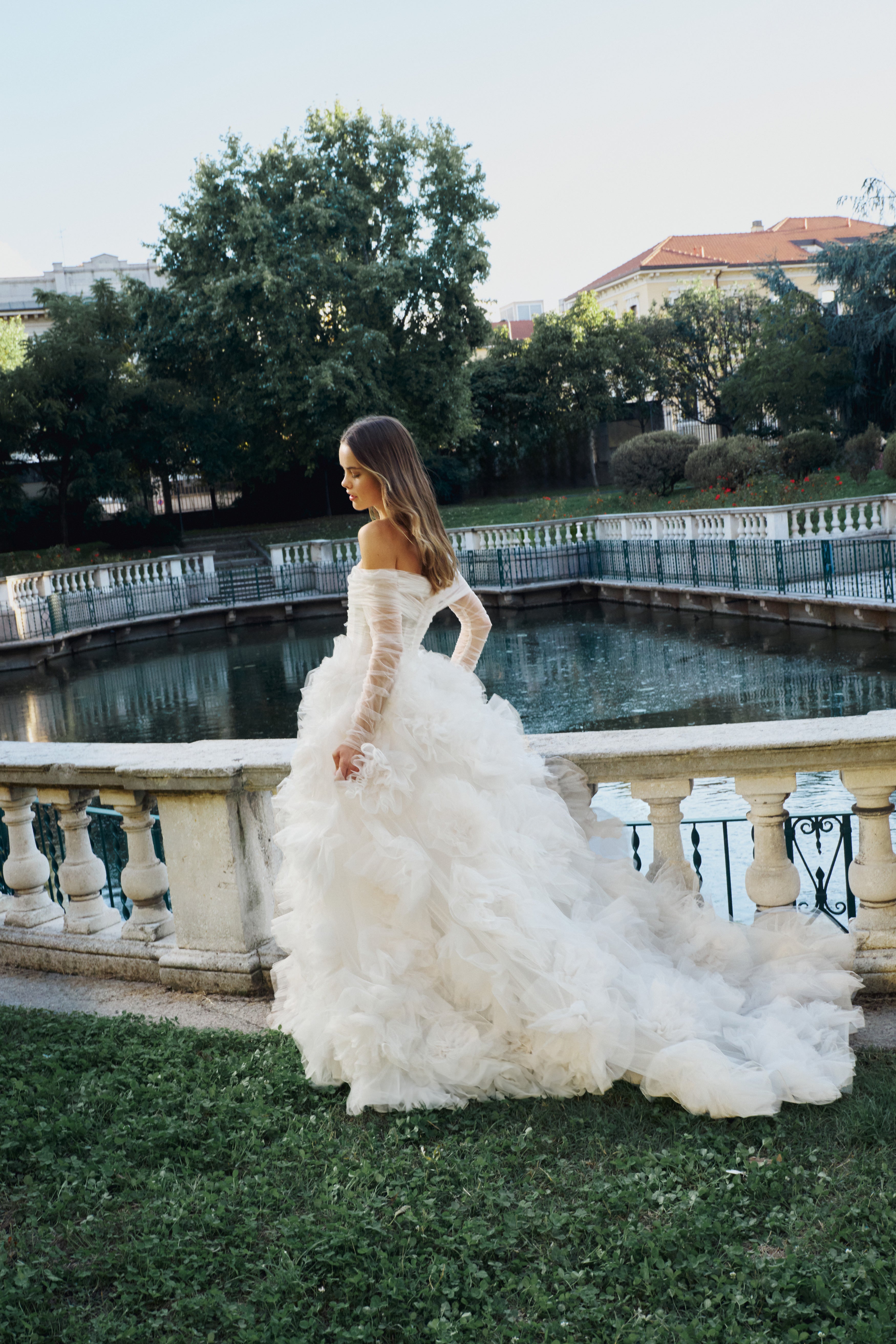 Fall 2025 Bliss Lookbook – Monique Lhuillier Fall 2025 Bliss Lookbook – Monique Lhuillier