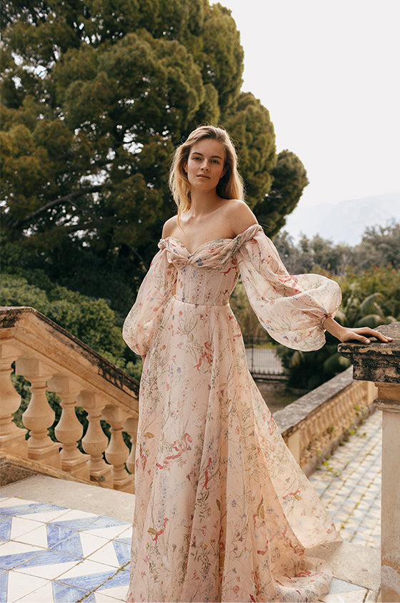 Spring 2023 Bridal Lookbook Monique Lhuillier Spring 2023 Bridal Lookbook Monique Lhuillier