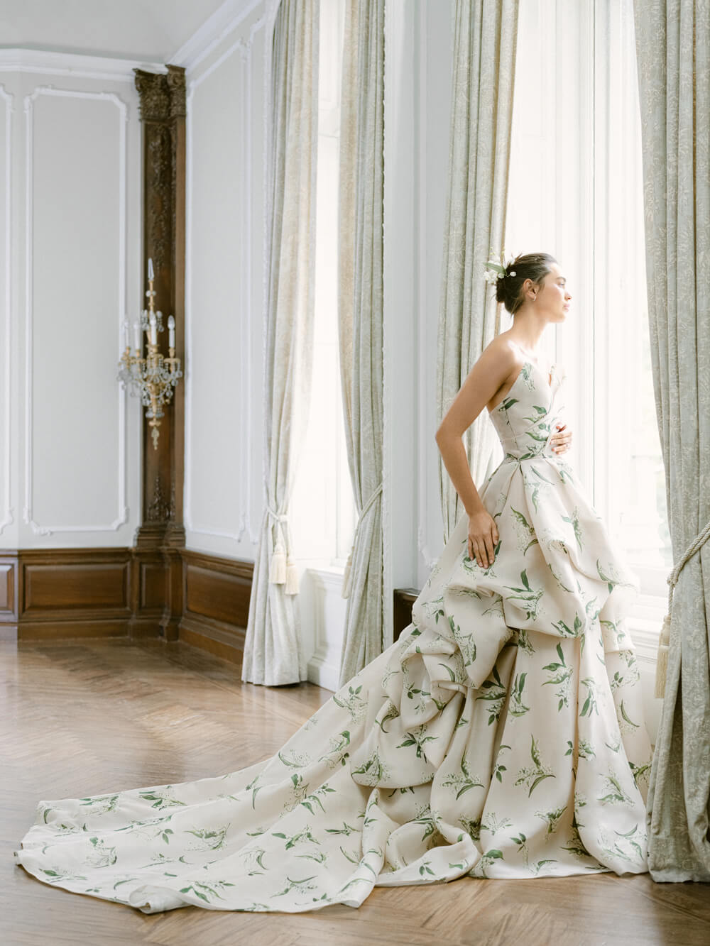 Fall 2021 Bridal Lookbook Monique Lhuillier Fall 2021 Bridal Lookbook Monique Lhuillier