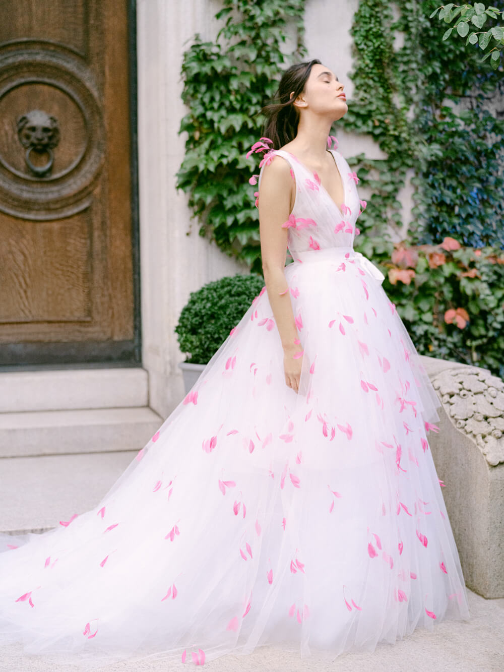 Fall 2021 Bridal Lookbook Monique Lhuillier Fall 2021 Bridal Lookbook Monique Lhuillier