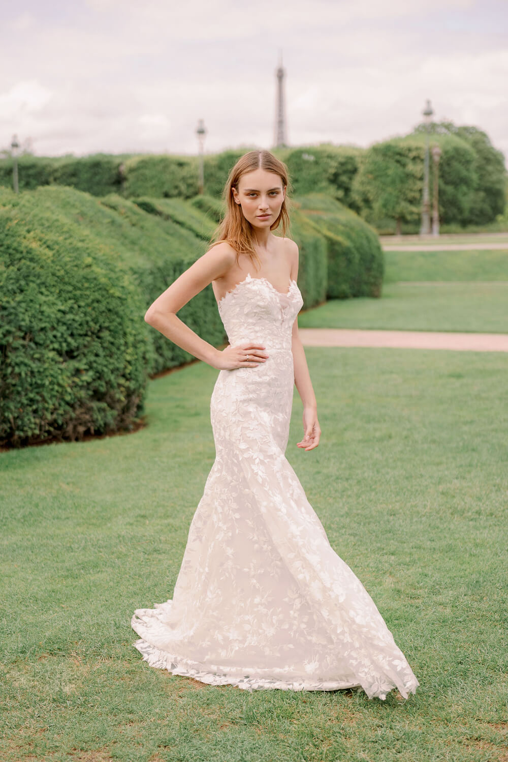 monique lhuillier lace strapless wedding dress Iconic Designs Bridal Lookbook Monique Lhuillier