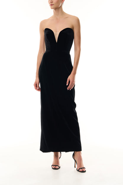 Monique Lhuillier Fall 2023 Noir strapless velvet cocktail dress with deep plunging sweetheart neckline - front.