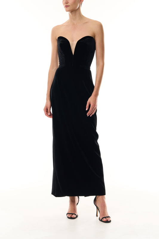 Monique Lhuillier Fall 2023 Noir strapless velvet cocktail dress with deep plunging sweetheart neckline - front.