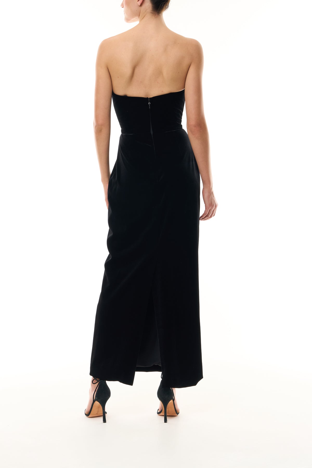 Monique Lhuillier Fall 2023 Noir strapless velvet cocktail dress with deep plunging sweetheart neckline - back.
