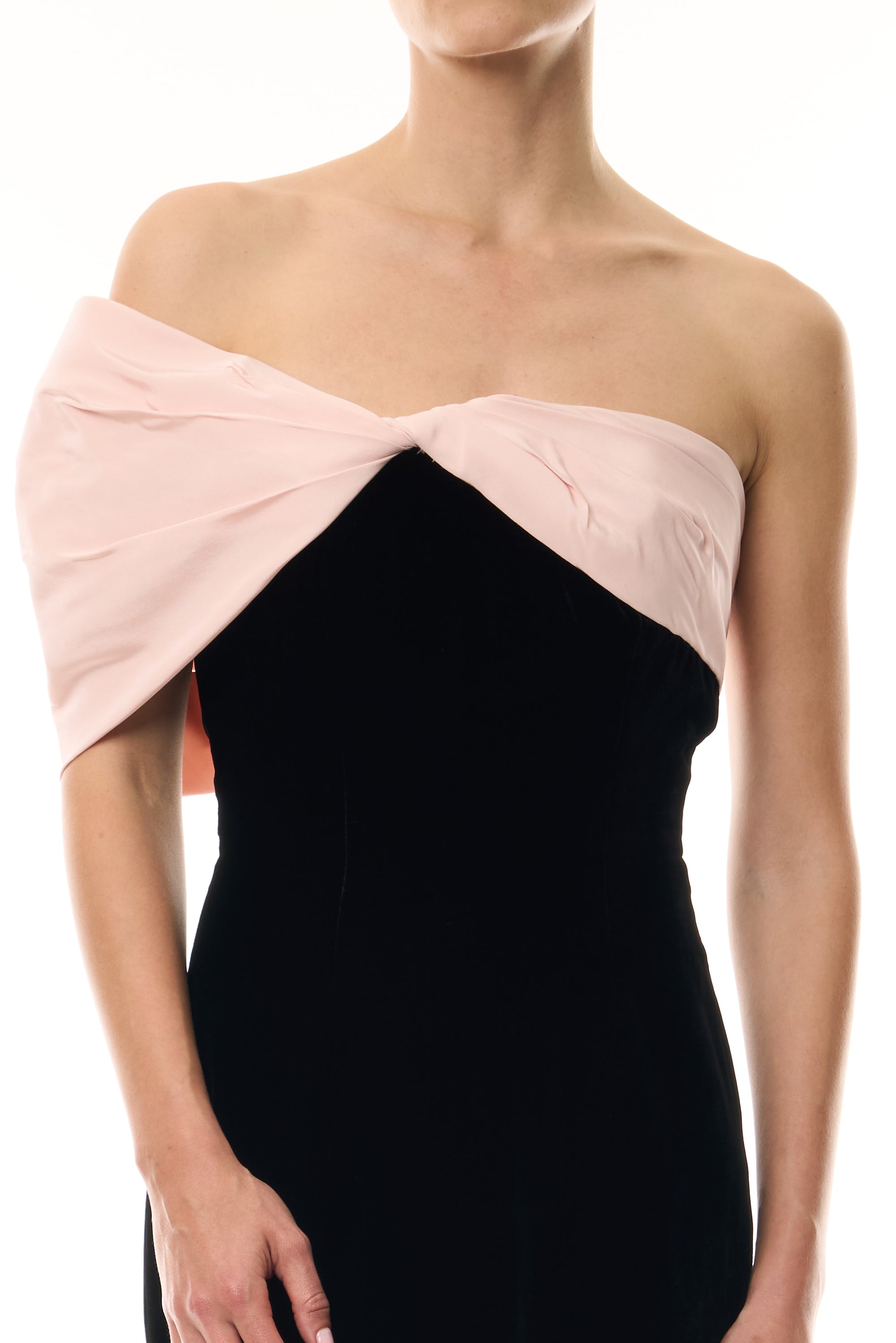 Velvet Off The Shoulder Sheath 16 / Pale Blush/Noir Velvet Off The Shoulder Sheath 16 / Pale Blush/Noir