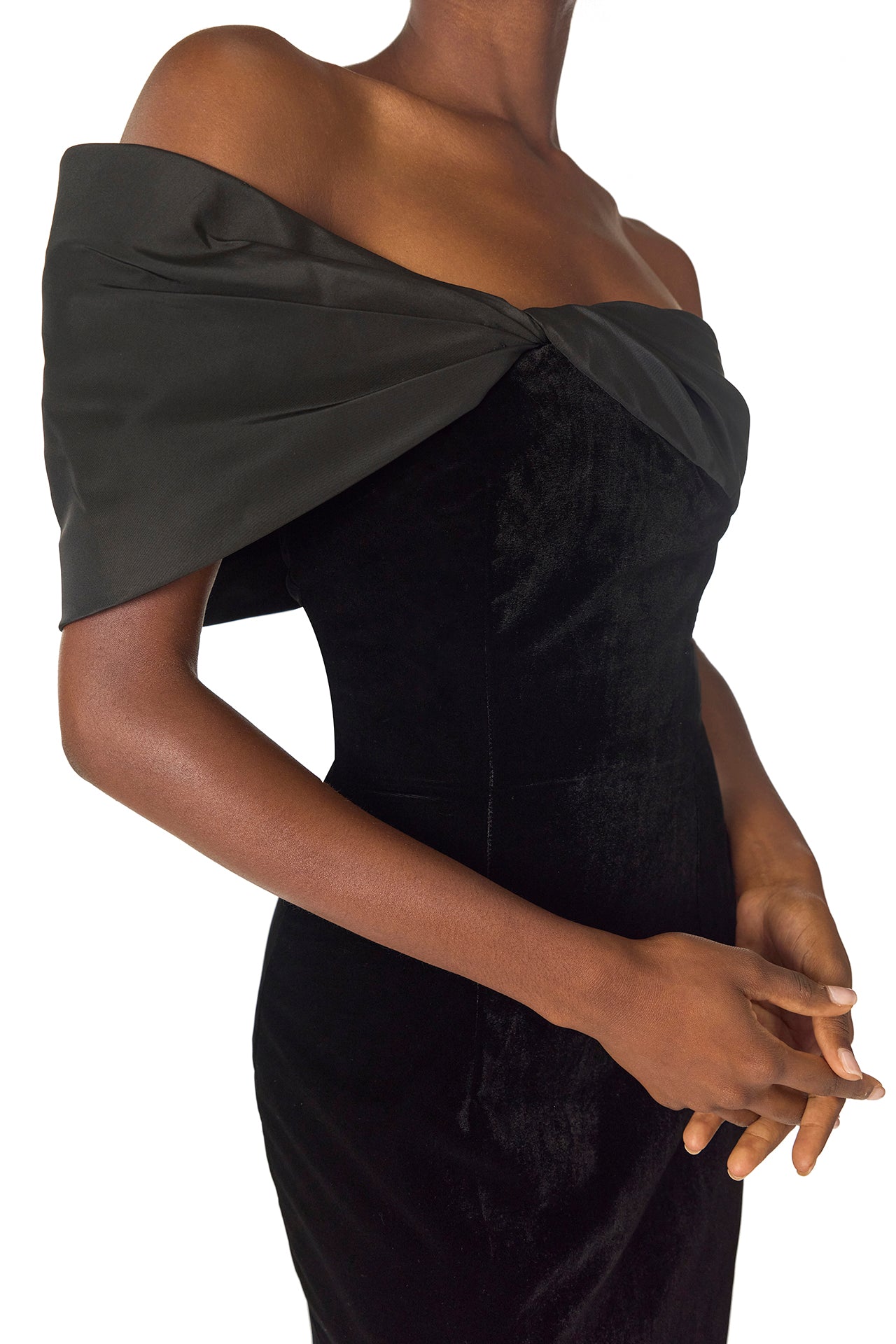Velvet Off The Shoulder Sheath 14 / Noir/Noir Velvet Off The Shoulder Sheath 14 / Noir/Noir