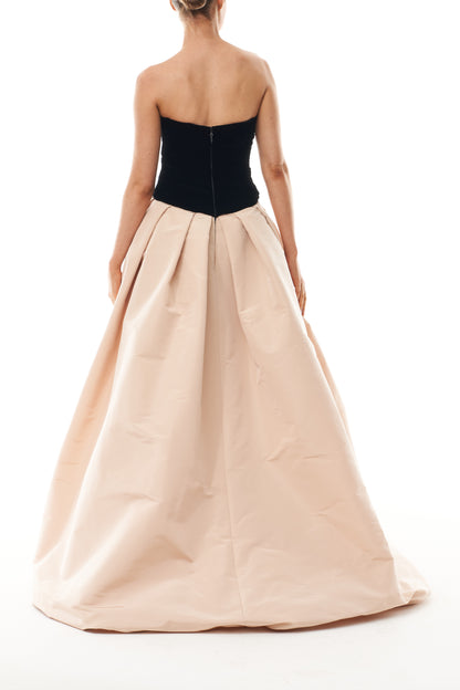 Monique Lhuillier Fall 2025 Noir/Cameo velvet and faille draped bodice ballgown -  back.