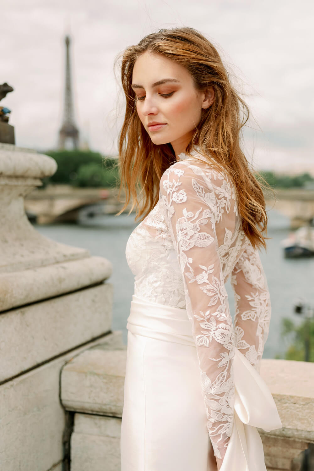 Monique lhuillier long clearance sleeve lace wedding dress