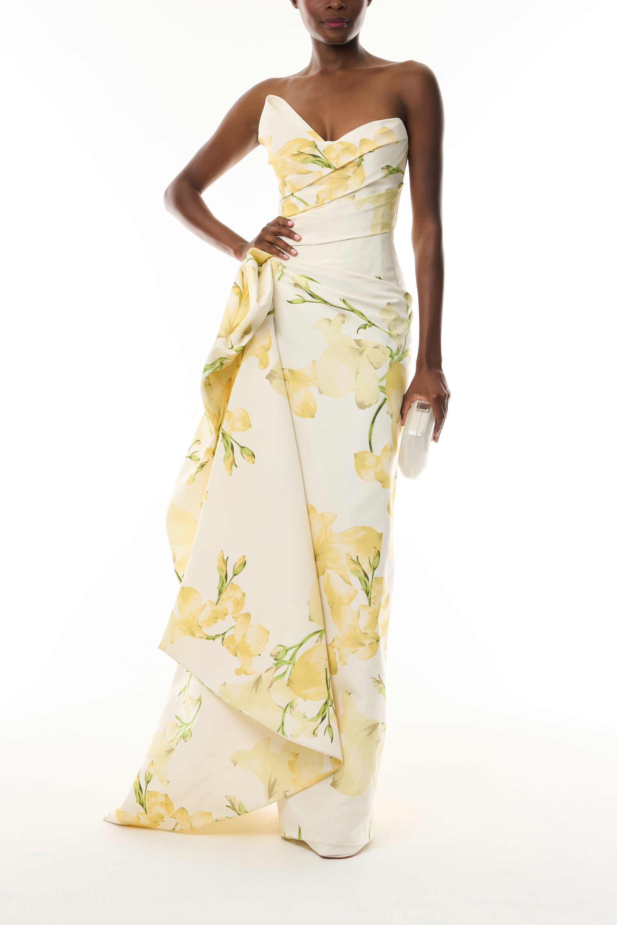 Monique Lhuillier Fall 2026 Pale Yellow/Multi Snapdragon Printed
Faille Strapless draped bodice
gown with side train - front with Crystal Dust Dasha Minaudiere.