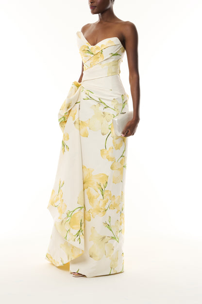 Monique Lhuillier Fall 2026 Pale Yellow/Multi Snapdragon Printed
Faille Strapless draped bodice
gown with side train - side with Crystal Dust Dasha Minaudiere.