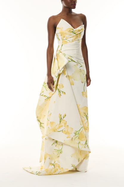 Monique Lhuillier Fall 2026 Pale Yellow/Multi Snapdragon Printed
Faille Strapless draped bodice
gown with side train - side.