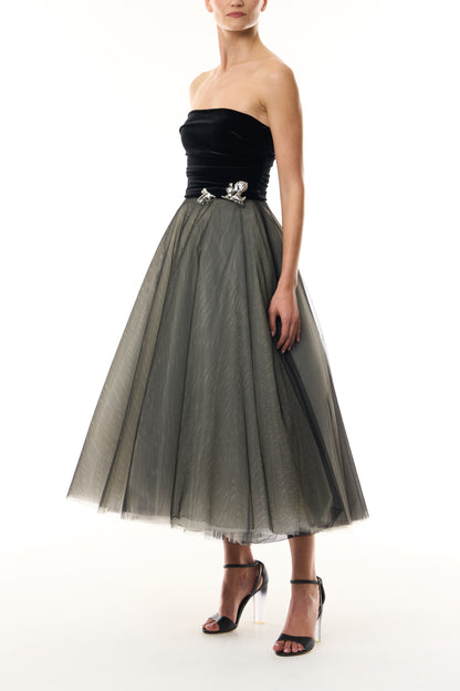 Monique Lhuillier Fall 2026 Noir / multi Stretch Velvet & Tulle strapless tea length dress with floral embellishment - side.