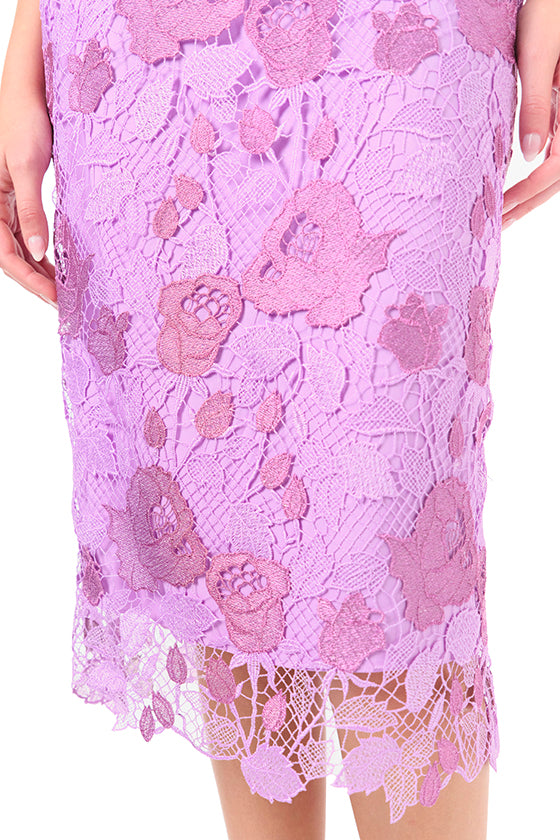 ML Monique Lhuillier Spring 2024 sleeveless, jewel neck sheath dress in Lilac Pearl metallic lace - hem.