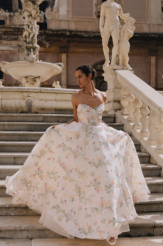 Monique Lhuillier Floral Wedding Dress Spring 2023 Bliss Lookbook Monique Lhuillier Monique Lhuillier Floral Wedding Dress Spring 2023 Bliss Lookbook Monique Lhuillier