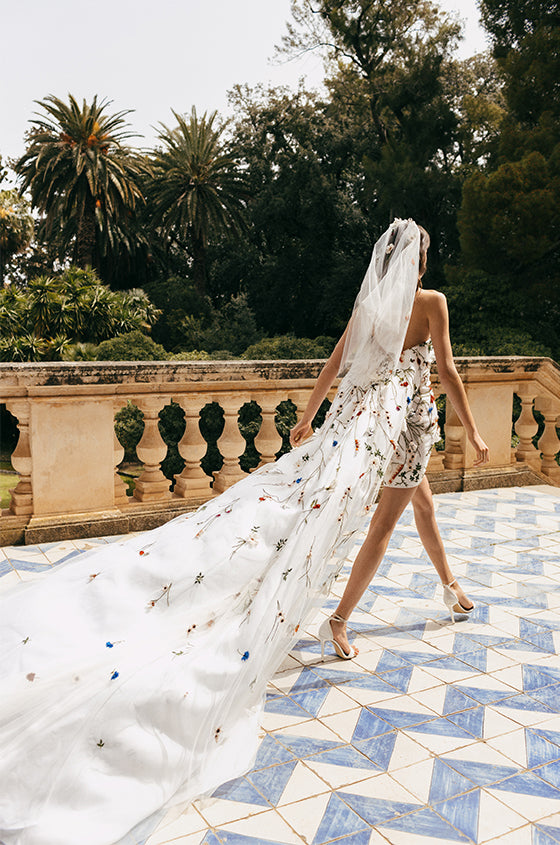 Spring 2023 Bridal Lookbook Monique Lhuillier Spring 2023 Bridal Lookbook Monique Lhuillier