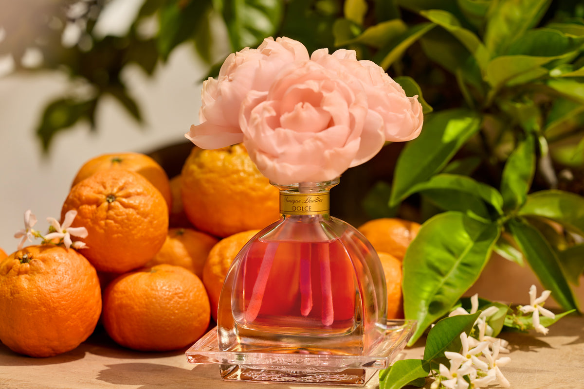 Monique Lhuillier x Agraria Dolce diffuser with sola flowers 