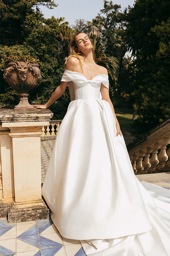 Spring 2023 Bridal Lookbook Monique Lhuillier Spring 2023 Bridal Lookbook Monique Lhuillier