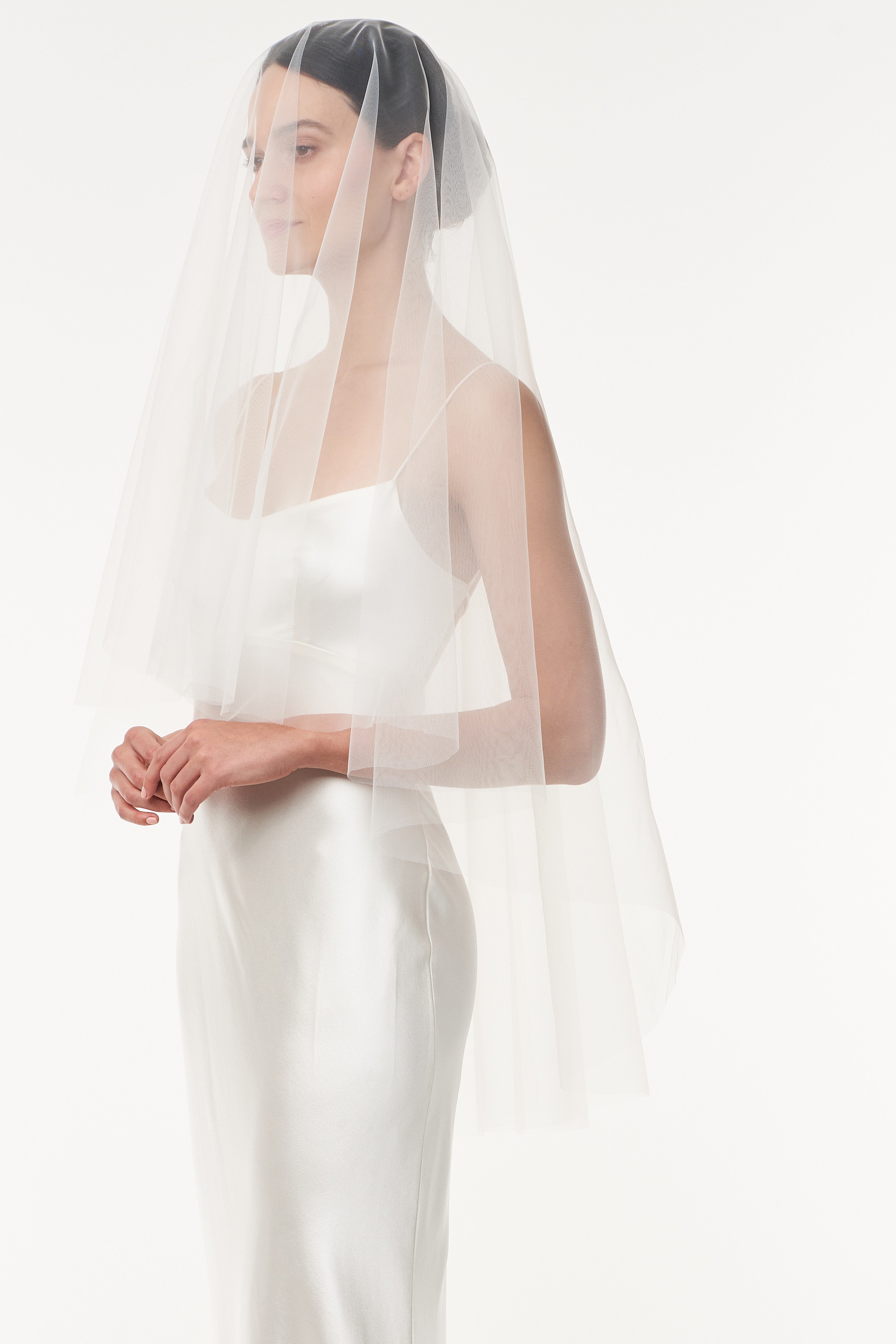 Signature Fingertip Length Veil – Monique Lhuillier
