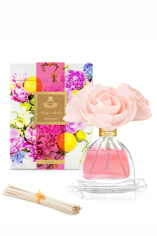 Monique Lhuillier Dolce Diffuser with peony sola flowers.