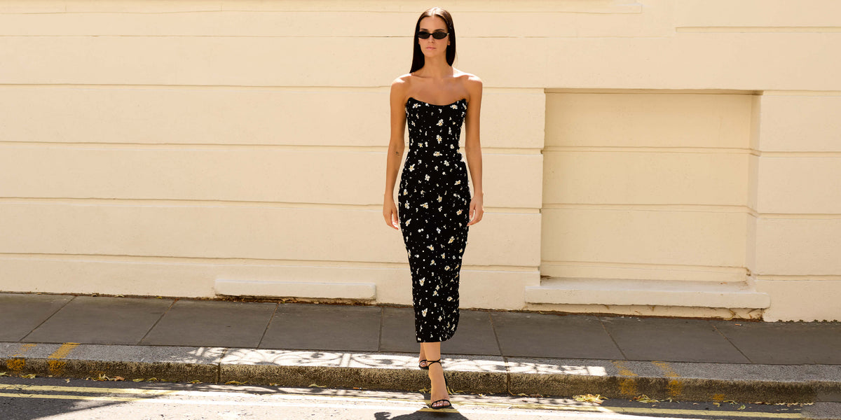 Monique Lhuillier Fall 2026 Noir Petite Fleur Embroidered Basketweave Strapless Allover embroidered
midi cocktail dress - lookbook.