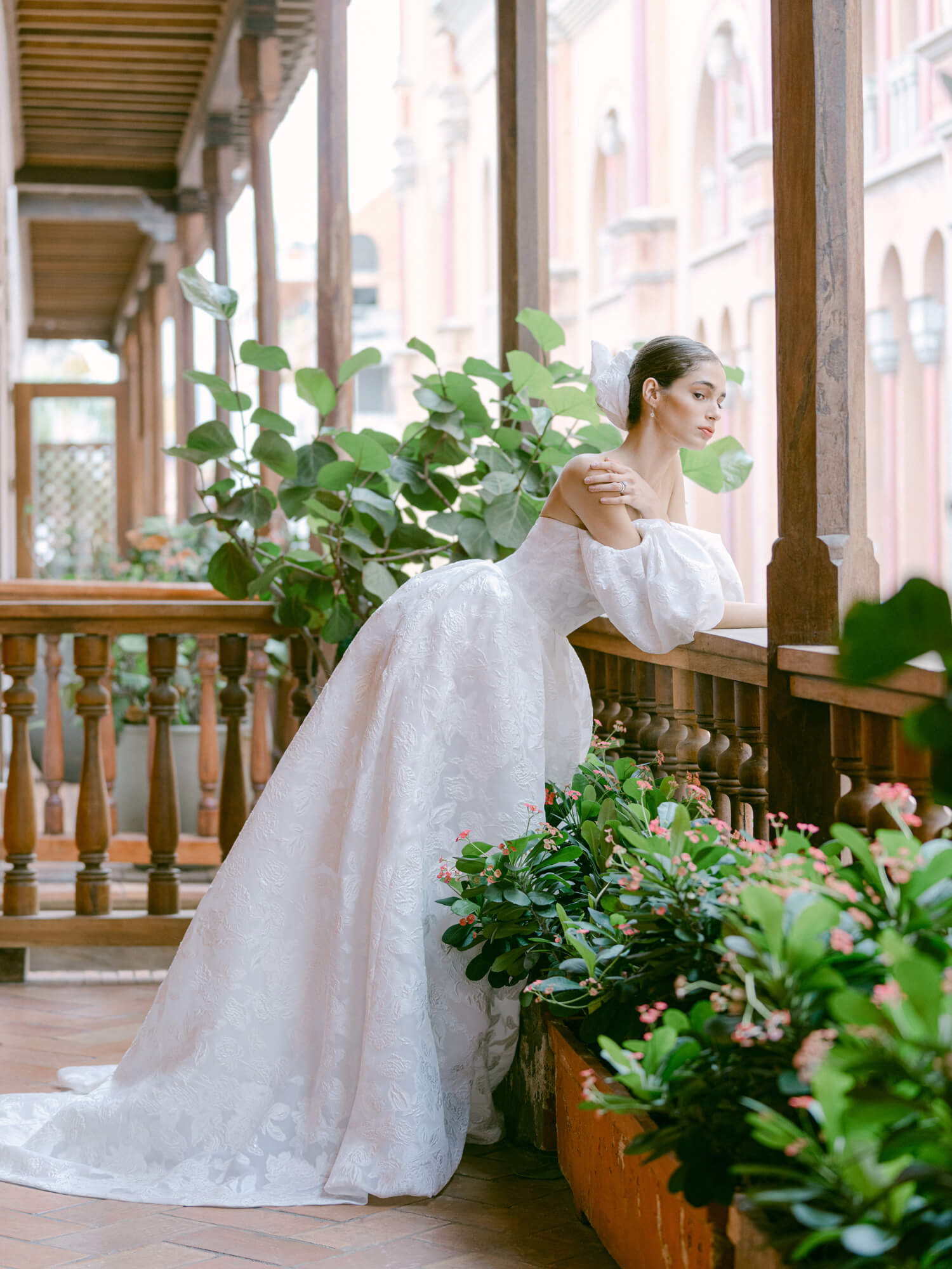 monique lhuillier wedding dress