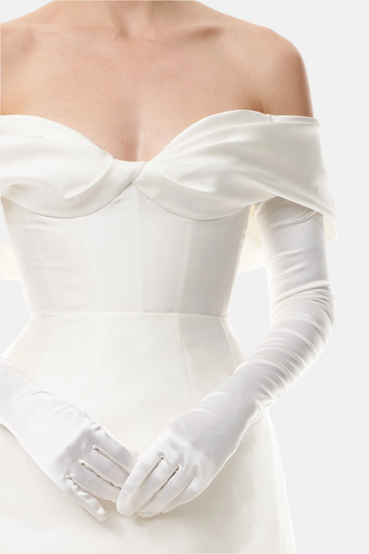 Lila opera length gloves in silk white satin.