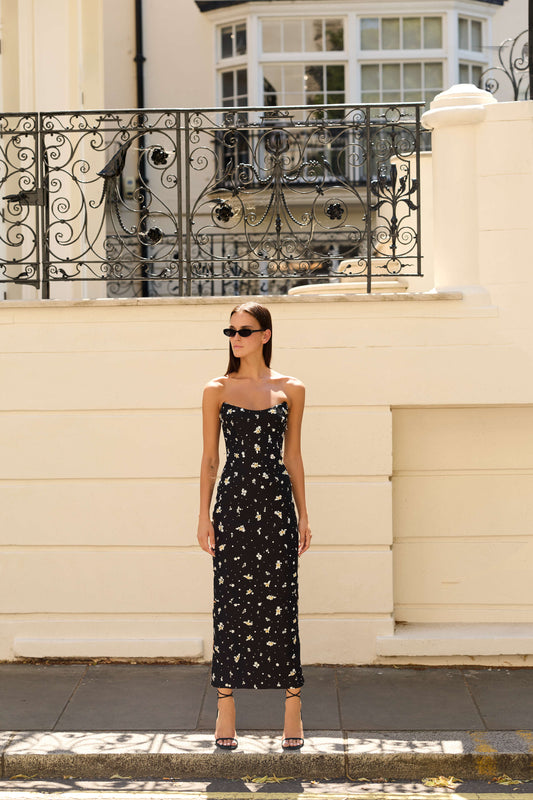 Monique Lhuillier Fall 2026 Noir floral embroidered basketweave strapless cocktail dress - lookbook. 