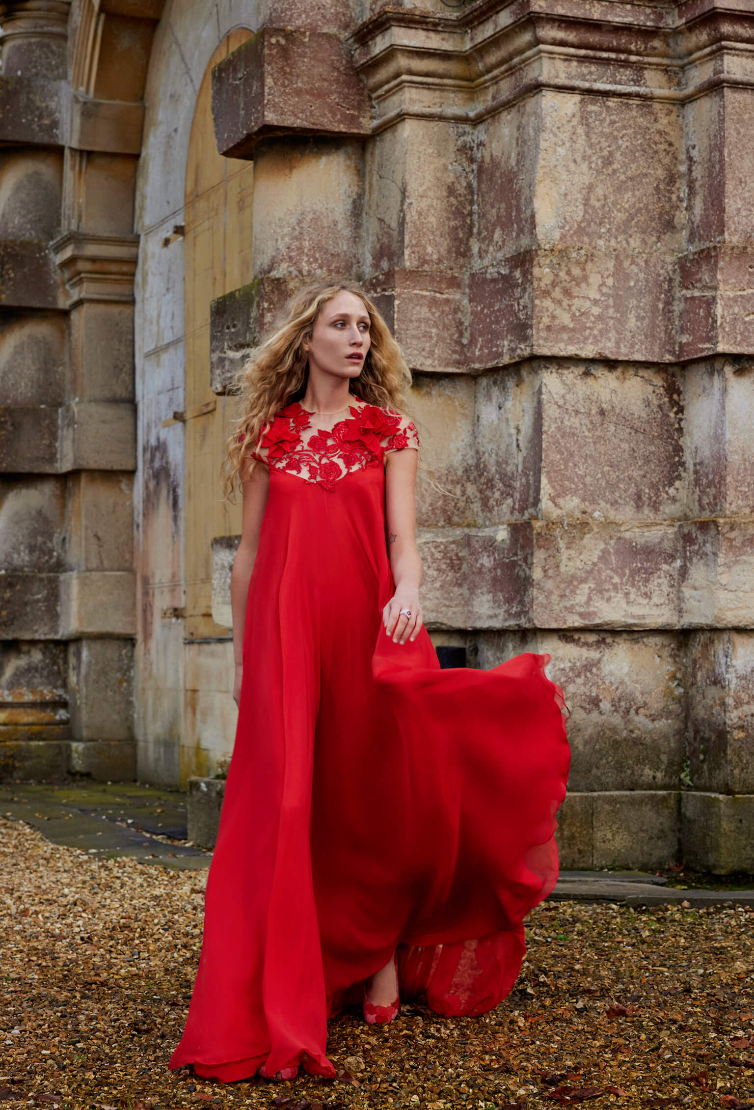 Monique lhuillier red store floral lace gown