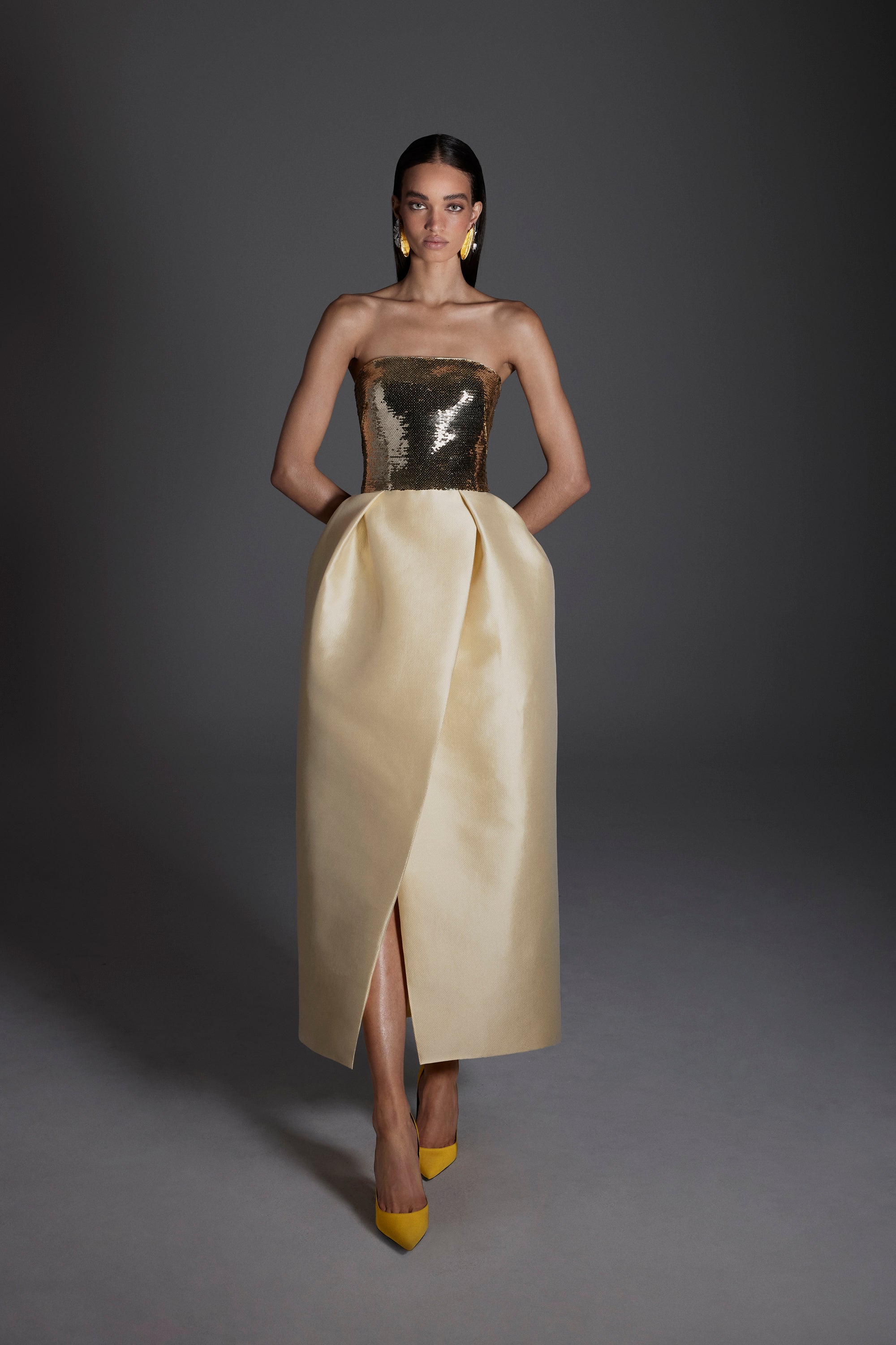 Monique Lhuillier Fall 2026 pale yellow/gold Mikado pique and sequin strapless bodice and pleated skirt cocktail dress - lookbook.