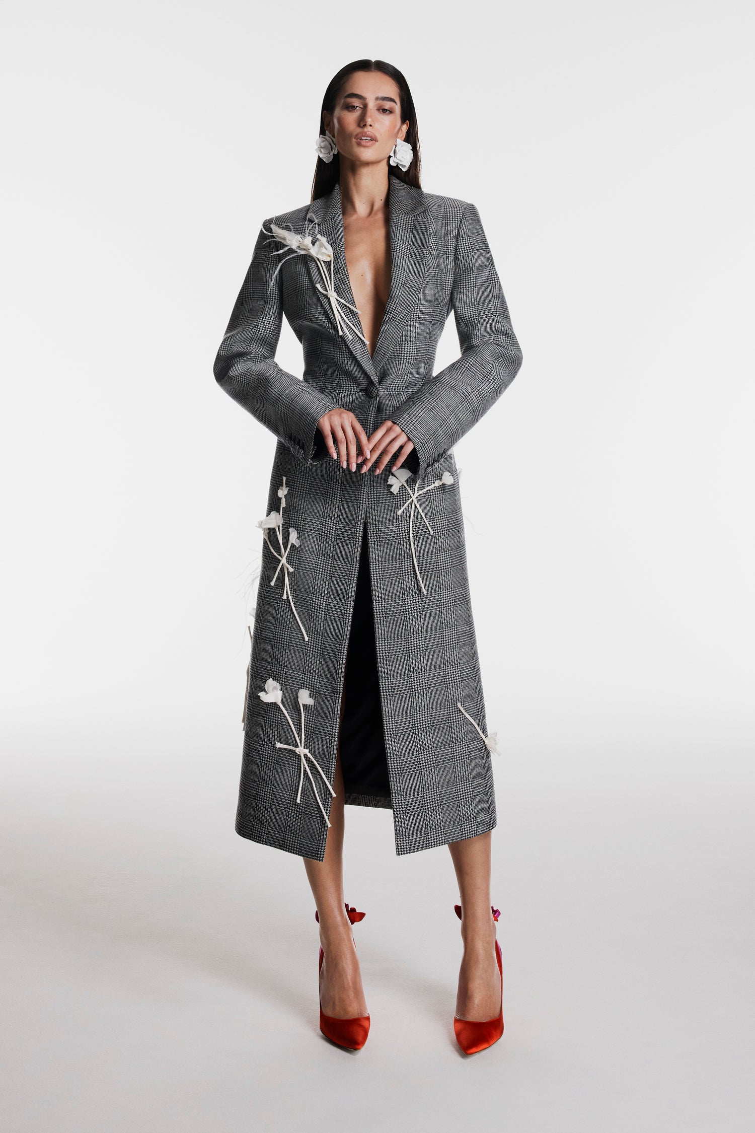 Monique Lhuillier Fall 2026 Noir/White houndstooth check suiting with embroidery tailored coat with floral applique  - lookbook.