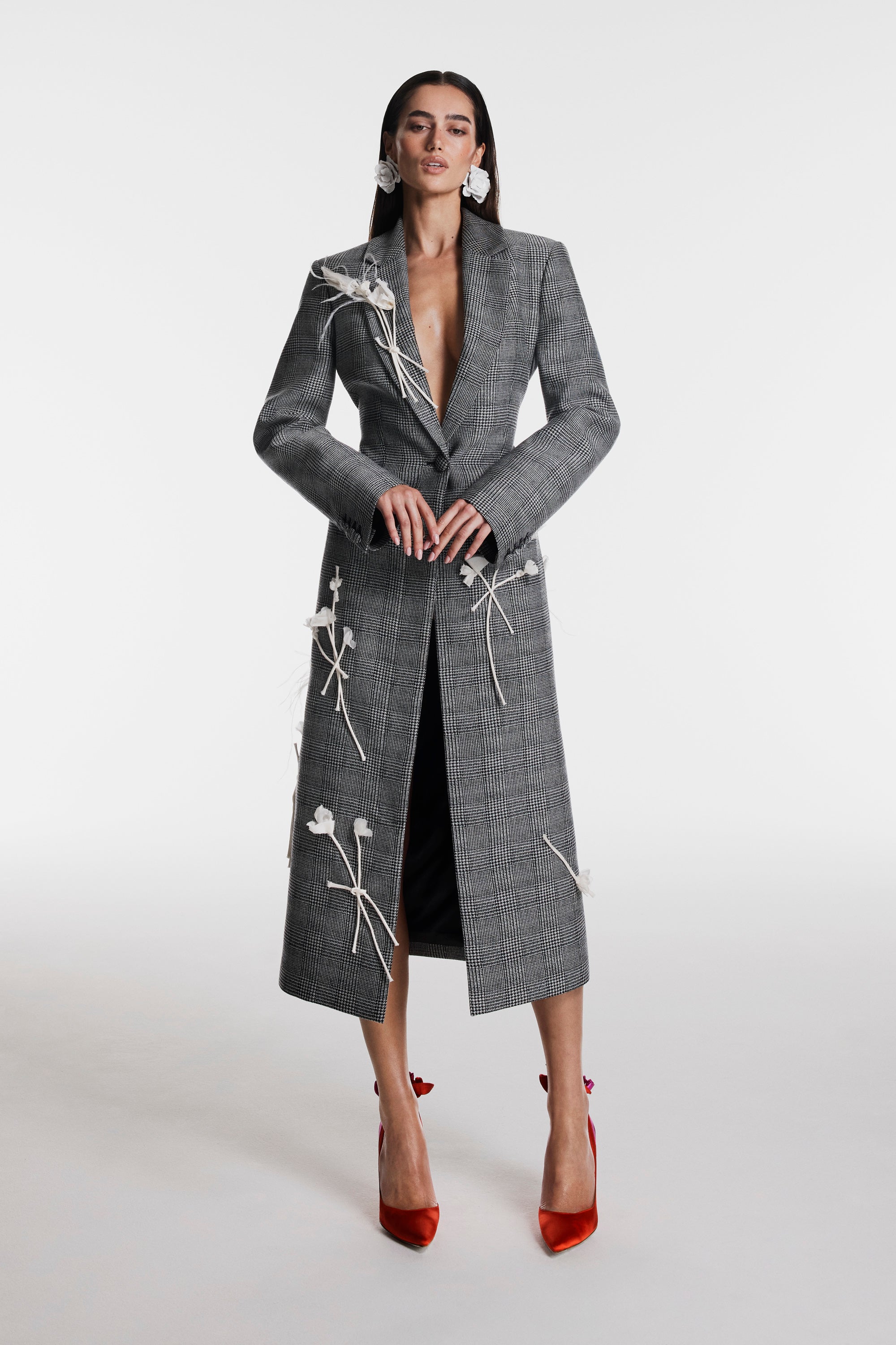 Monique Lhuillier Fall 2026 Noir/White houndstooth check suiting with embroidery tailored coat with floral applique  - lookbook.
