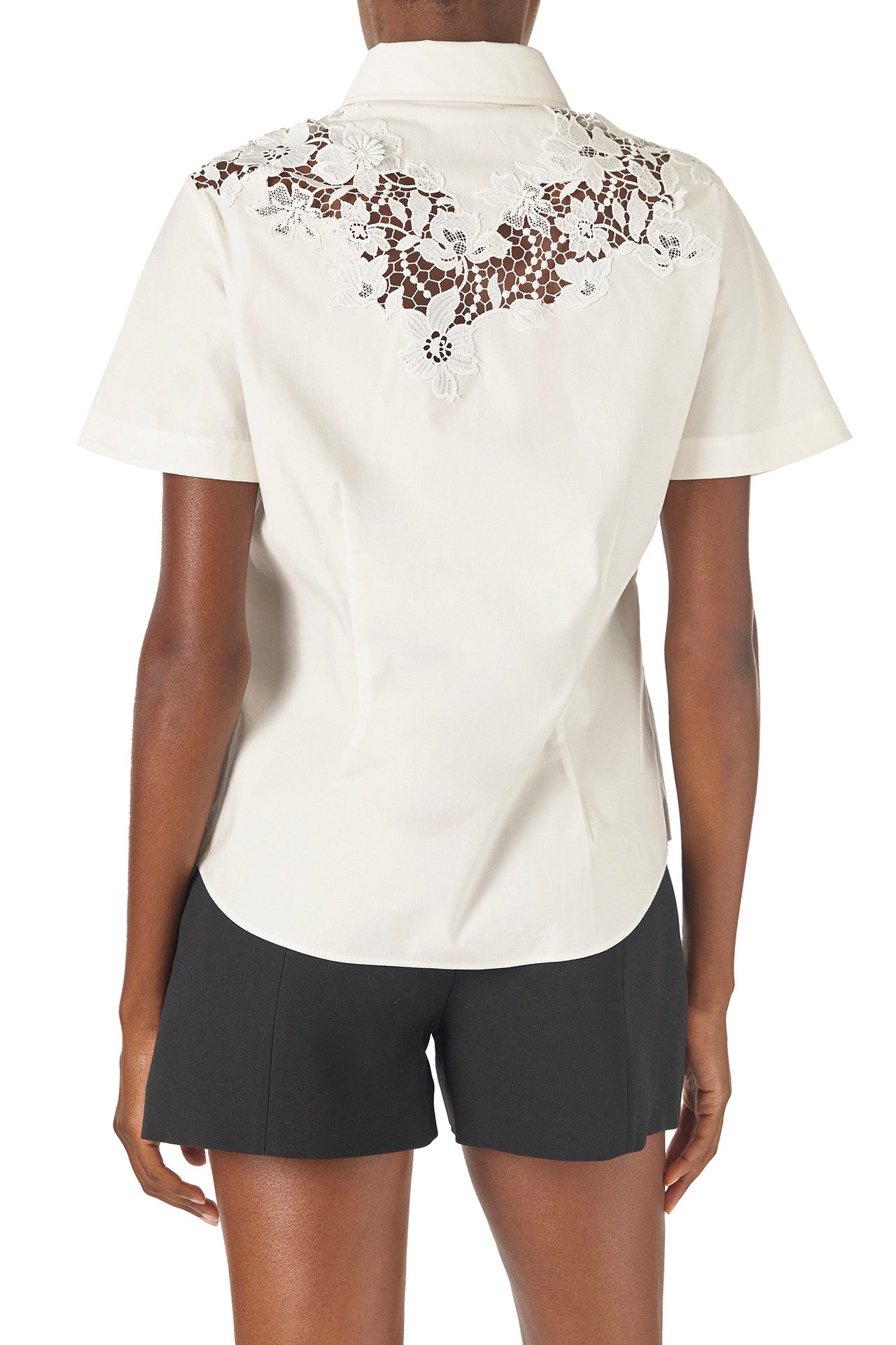 Monique Lhuillier Spring 2025 Short sleeve, button-down shirt with collar in white cotton poplin and lace applique details at shoulder - back.