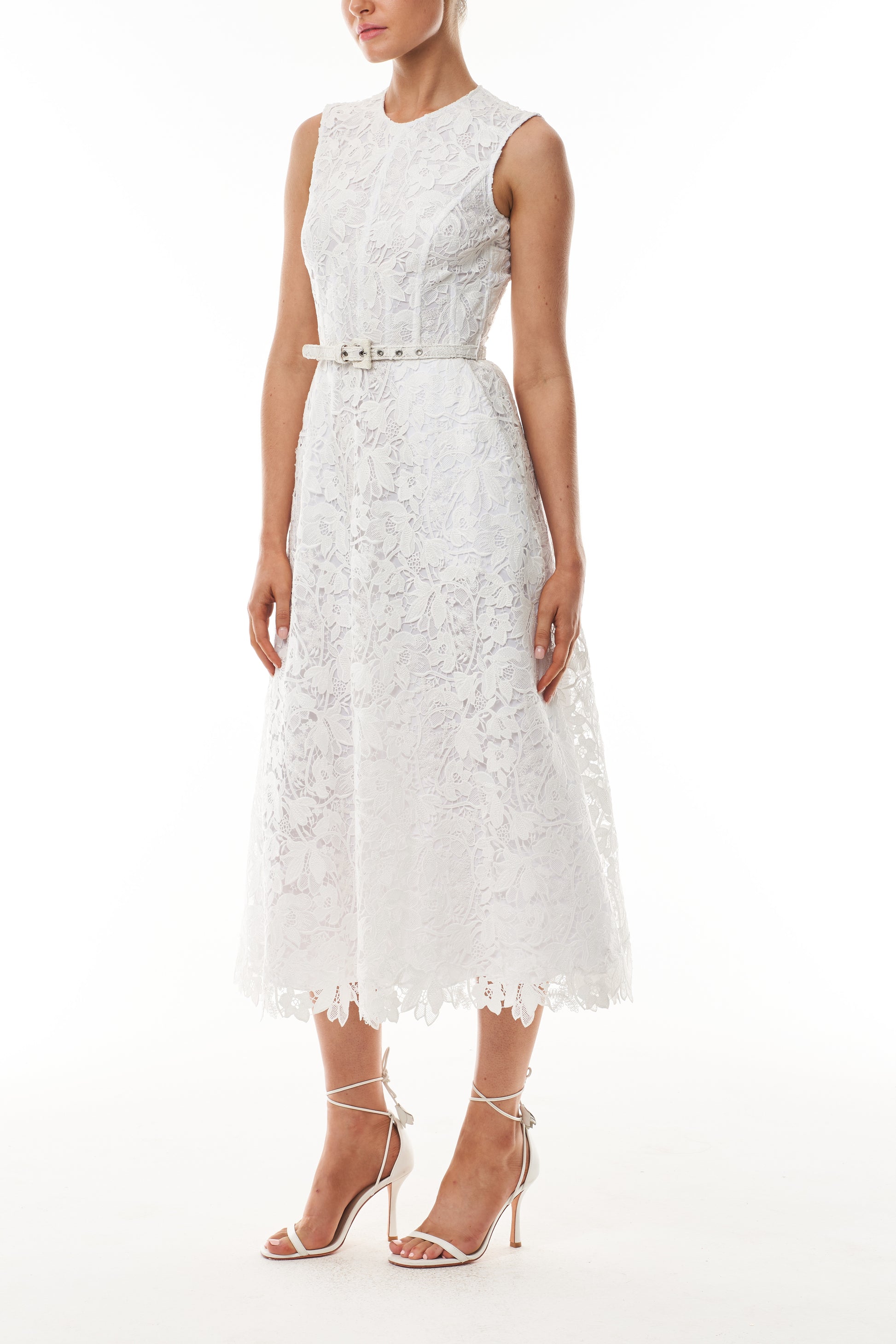 Monique Lhuillier Fall 2025 Silk White orchid lace sleeveless dress with belt - side.