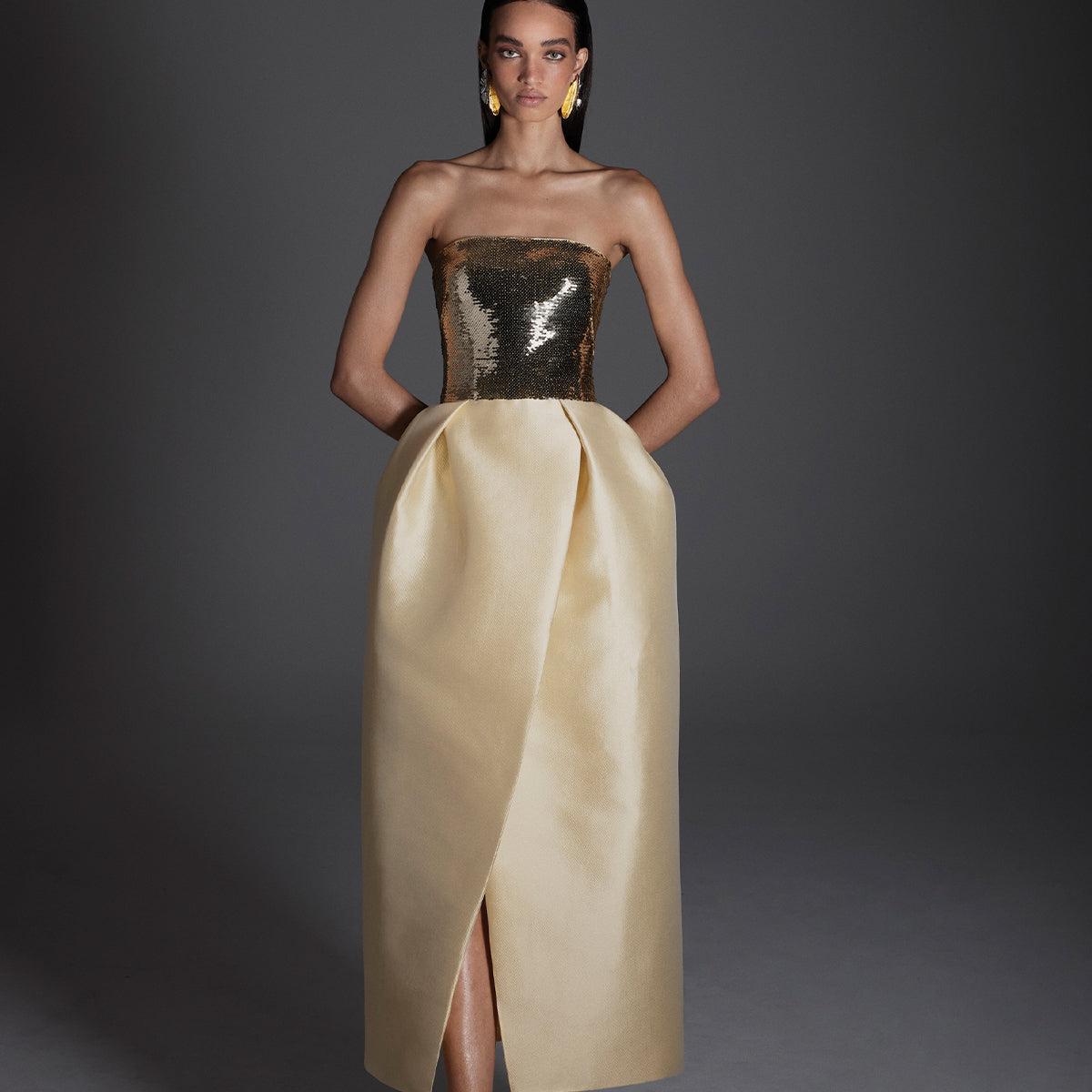 Monique Lhuillier Fall 2026 pale yellow/gold Mikado pique and sequin strapless bodice and pleated skirt cocktail dress - lookbook.