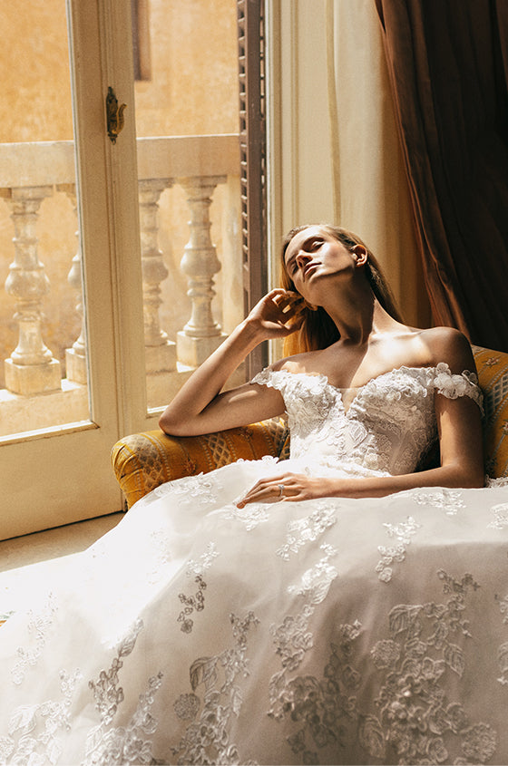 Spring 2023 Bridal Lookbook Monique Lhuillier Spring 2023 Bridal Lookbook Monique Lhuillier