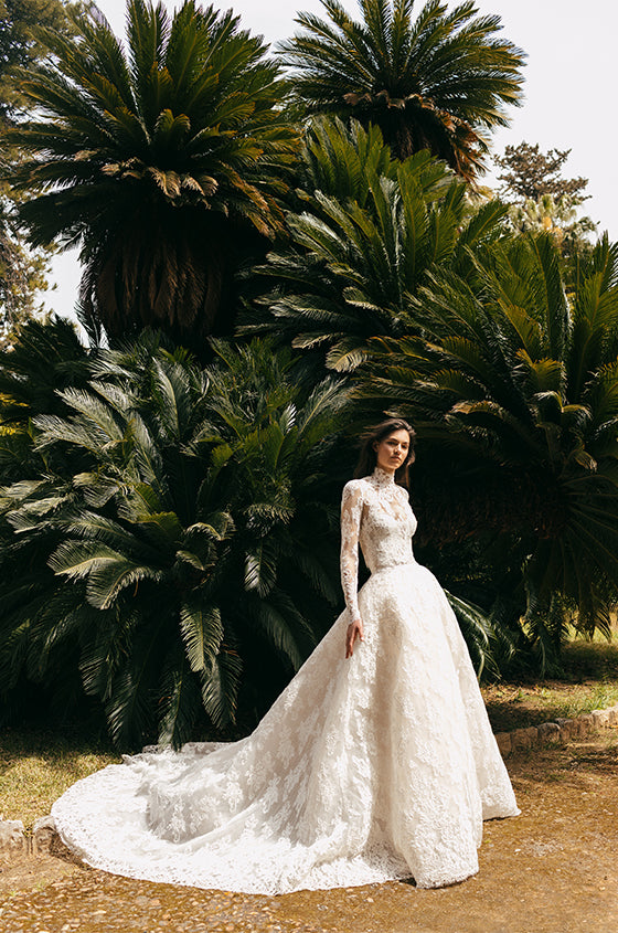 Spring 2023 Bridal Lookbook Monique Lhuillier Spring 2023 Bridal Lookbook Monique Lhuillier