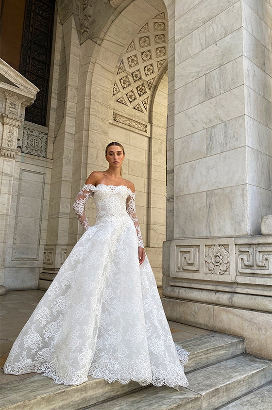 Iconic Designs Bridal Lookbook Monique Lhuillier Iconic Designs Bridal Lookbook Monique Lhuillier
