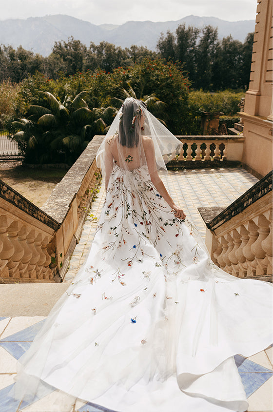 Spring 2023 Bridal Lookbook Monique Lhuillier Spring 2023 Bridal Lookbook Monique Lhuillier