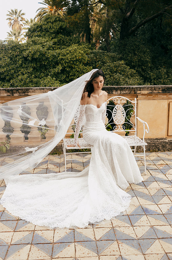 Monique lhuillier 2025 cathedral veil